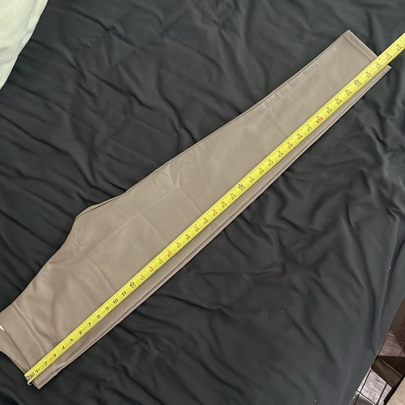 Present and Love Leggings - Picture 10 of 11